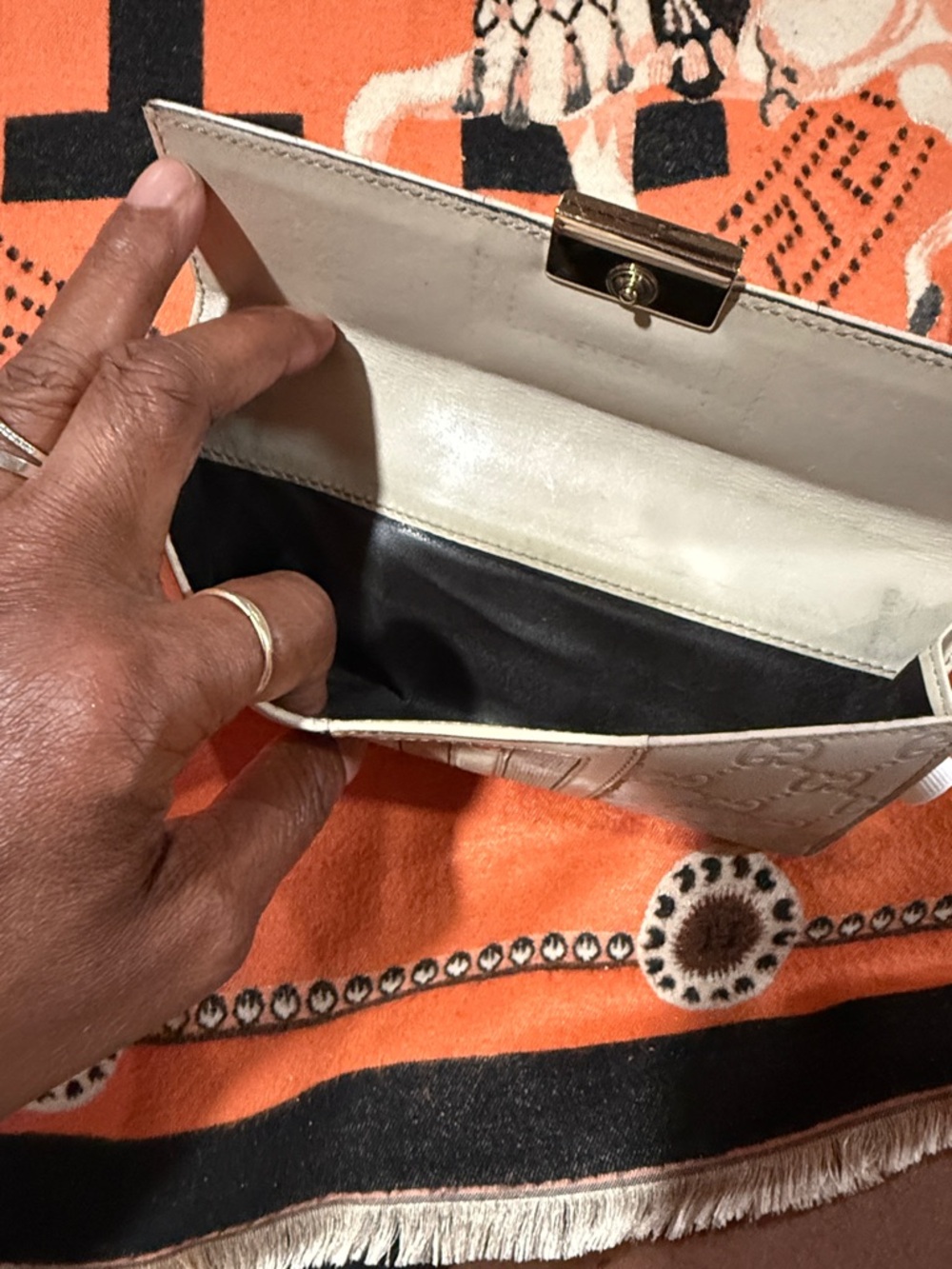 Gucci White Leather Continental Wallet with Brown Stripe Detail - Picture 2 of 7